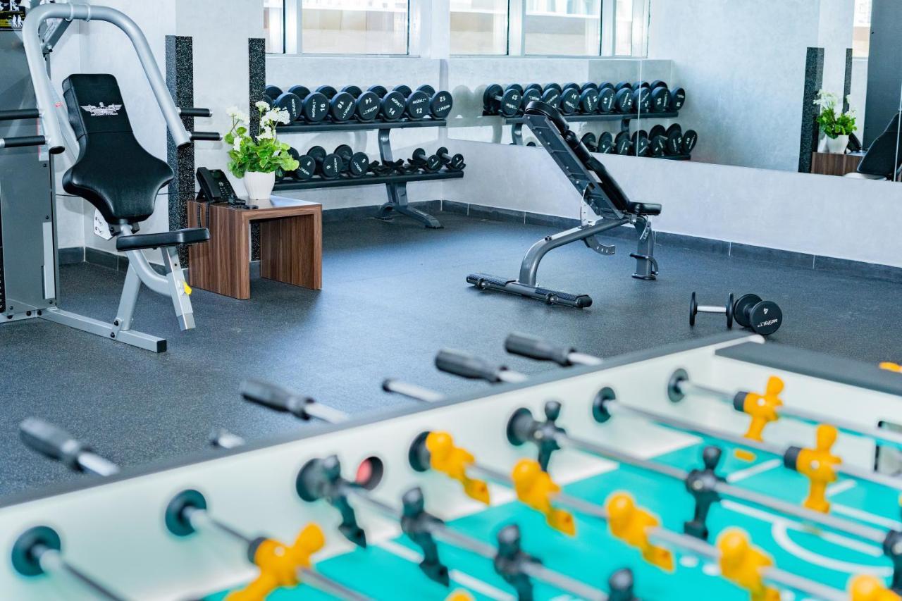 Luxe Grand Hotel Apartments Sharjah Luaran gambar The gym at the hotel