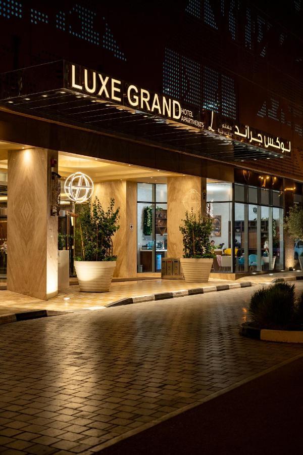 Luxe Grand Hotel Apartments Sharjah Luaran gambar The hotel's entrance