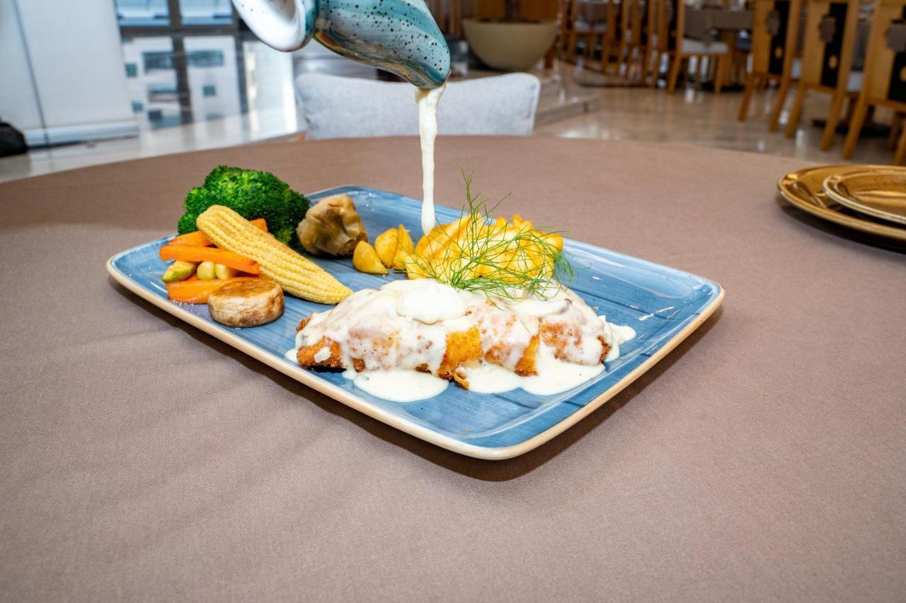 Luxe Grand Hotel Apartments Sharjah Luaran gambar A plate of food being served